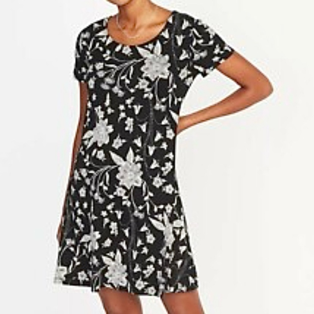Old Navy- Jersey Knit Swing Dress Black Floral. Size: large